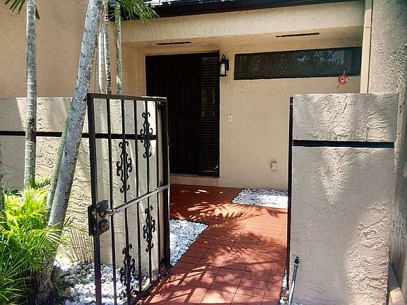 2nd image of 9283 Chelsea Dr N