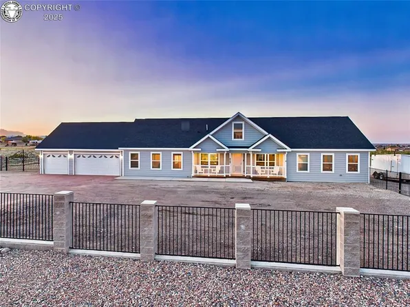 849 E Woodleaf Dr, Pueblo West, CO 81007