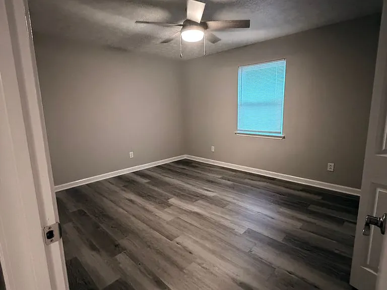 Poplar Point Apartments! — Photo 12