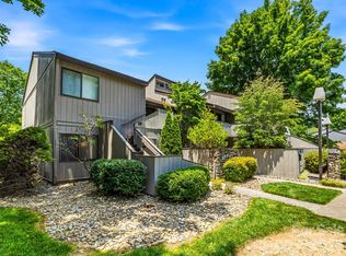 17 Lakemoor Ln, Hendersonville, NC 28739