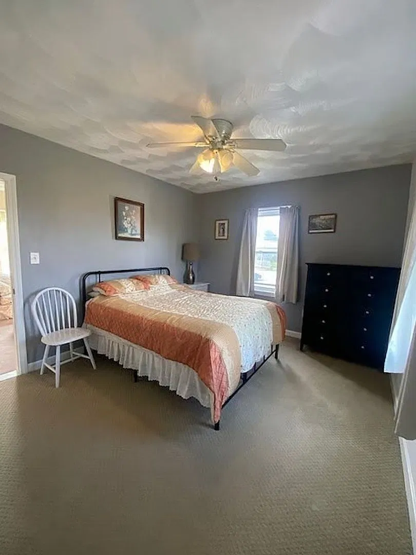 Quiet 1BR Apartment in New Bedford — Photo 4