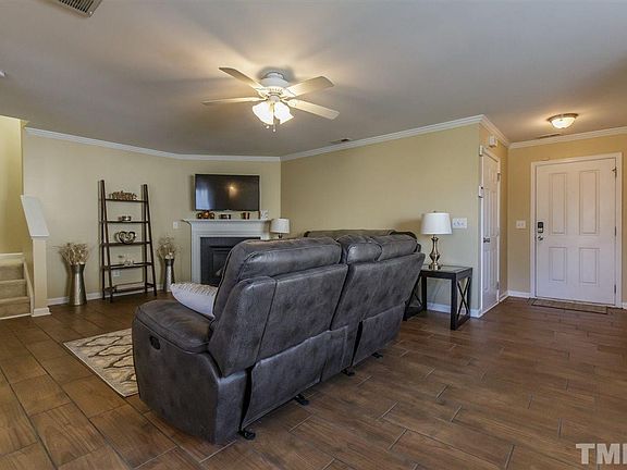 4th image of 611 Collington Dr