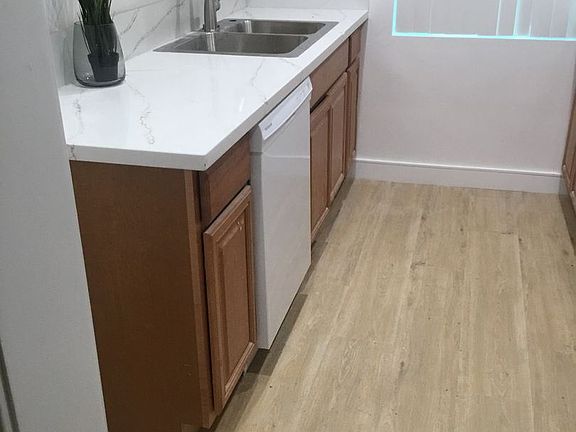 4th image of 3521 Mentone Ave #4