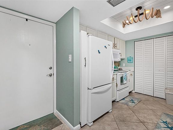 5th image of 25188 MARION AVENUE #F207