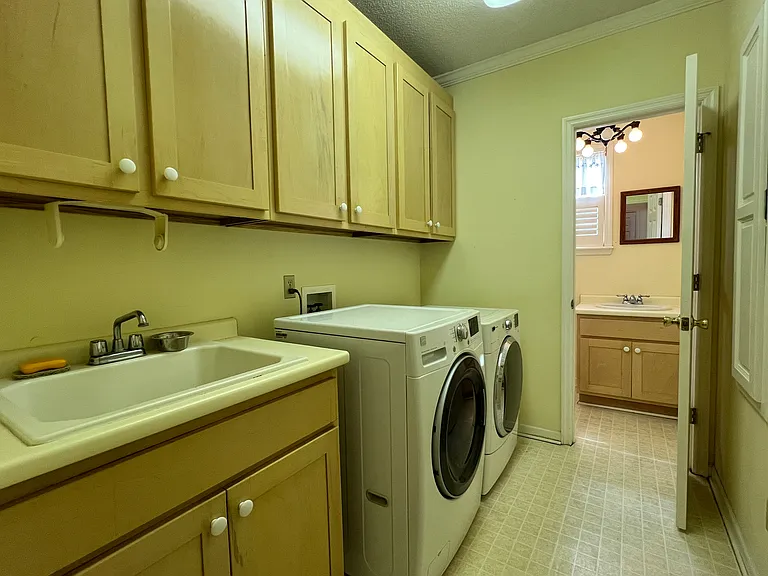 5652 Lakeview Rd — Photo 15