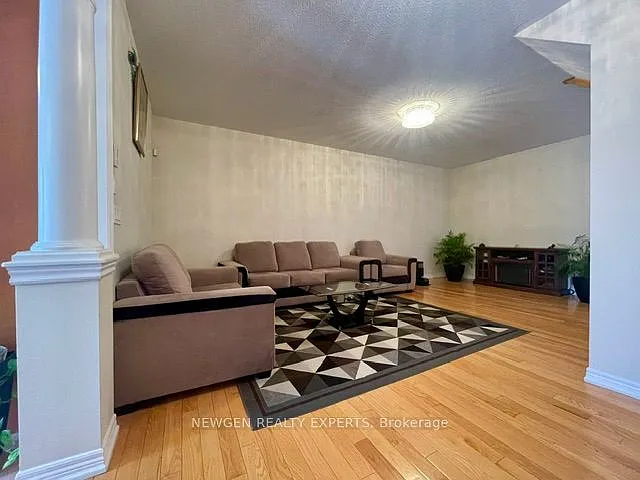 42 Crystalview Cres #UPPER — Photo 6