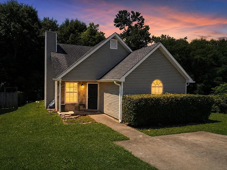 327 Autumn Lake Dr — Photo 2