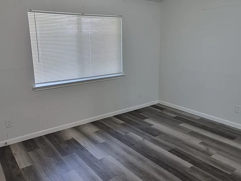 827 Prairie Creek Dr — Photo 4