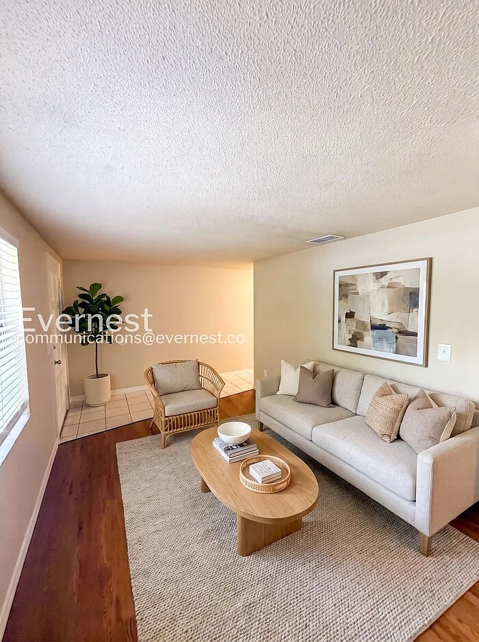 2 bed, 1.0 bath, 720 sqft, $1,095 — Photo 2
