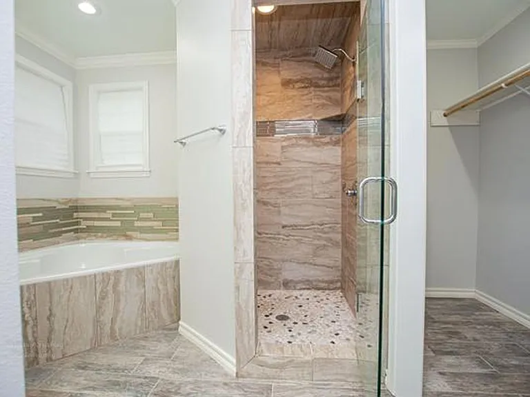 1205 W 6th St — Photo 7