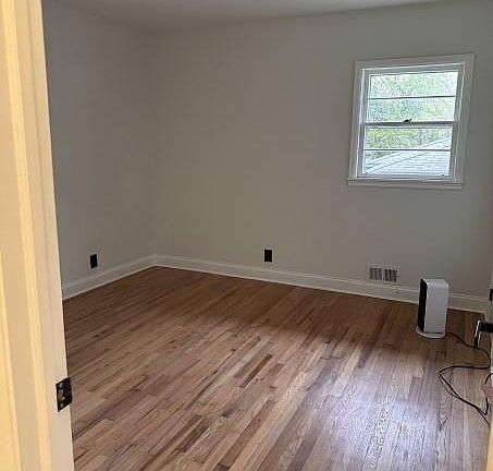 5th image of 2037 Brannen Rd SE