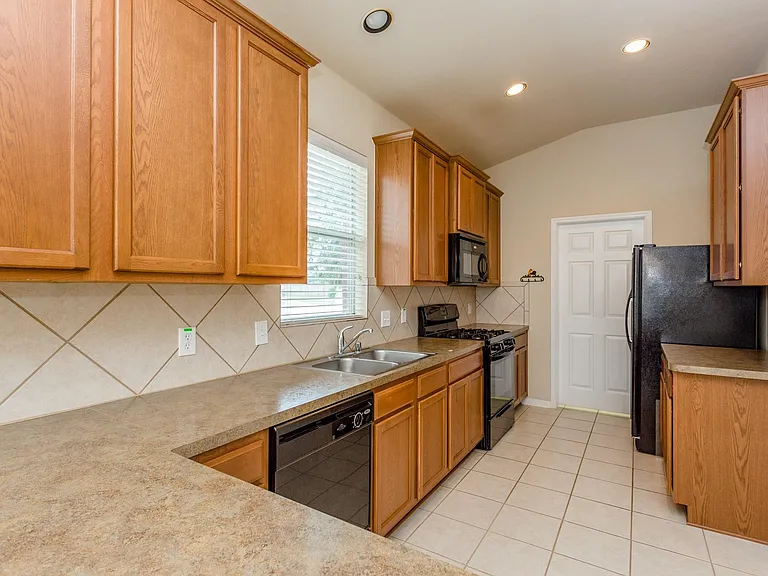 14714 Salamanca Ct — Photo 9