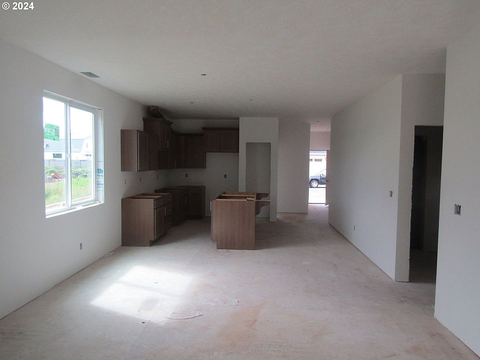 2nd image of 890 E Wilson St
