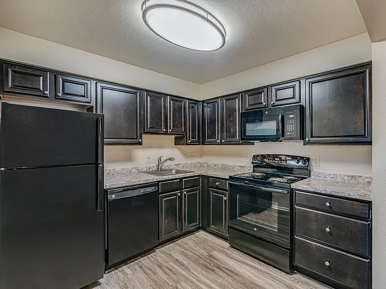 Woodridge Apartments — Photo 23