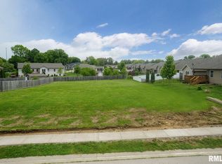 616 Black Hills Dr, Springfield, IL 62711