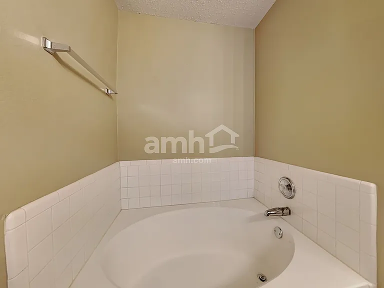 605 Woodlands Mnr — Photo 12