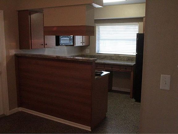 3rd image of 1537 W Park Ln