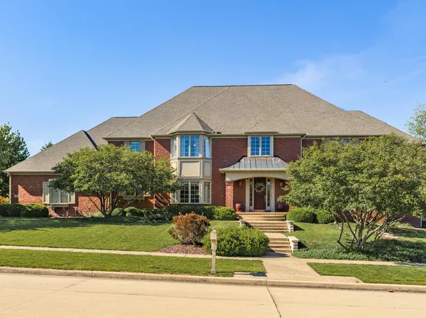 4 Bohrer Ct, Bloomington, IL 61704