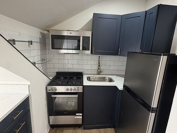 3rd image of 308 E 55th St APT 5