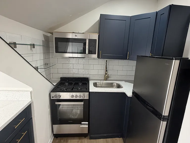 308 E 55th St #5 — Photo 3