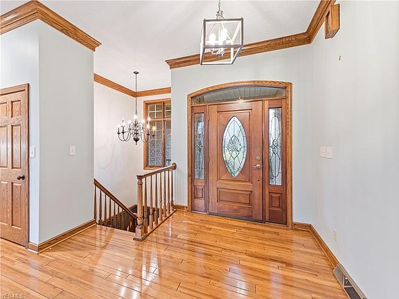 2nd image of 180 Shenandoah Blvd