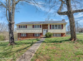 726 Greenwich Dr, Maryville, TN 37803