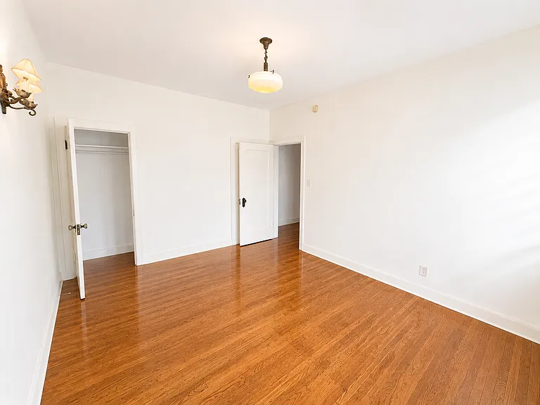 1935 N Vermont Ave #14 — Photo 12
