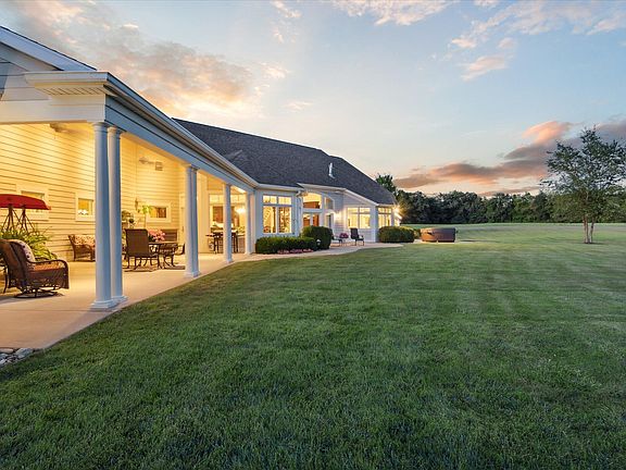 3rd image of 2122 Grange Rd