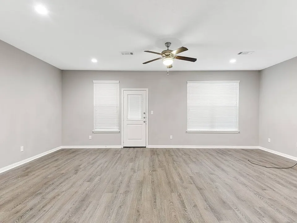 124 Artesian Way