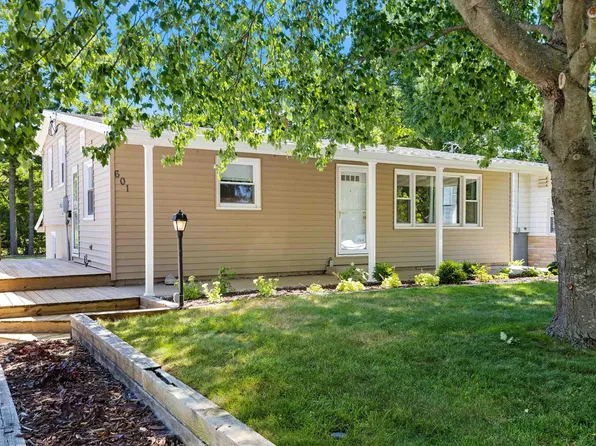 601 W Broad St, Roanoke, IL 61561