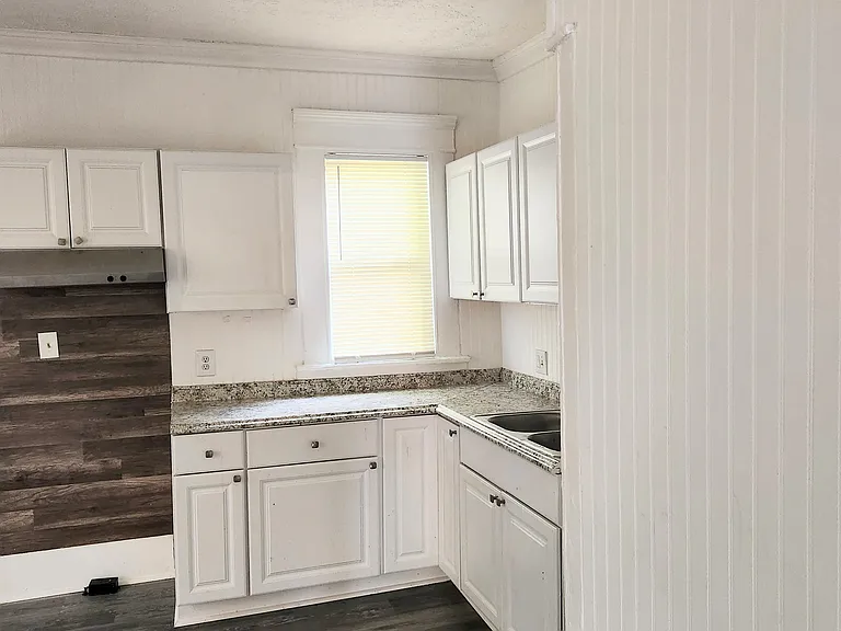 1455 E Mound St — Photo 8