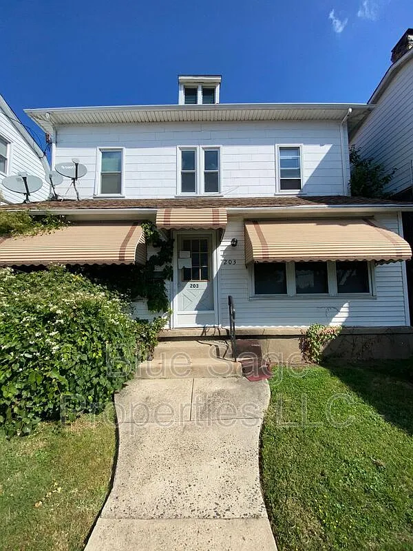 1 bed, 1.0 bath, 750 sqft, $995 — Photo 1