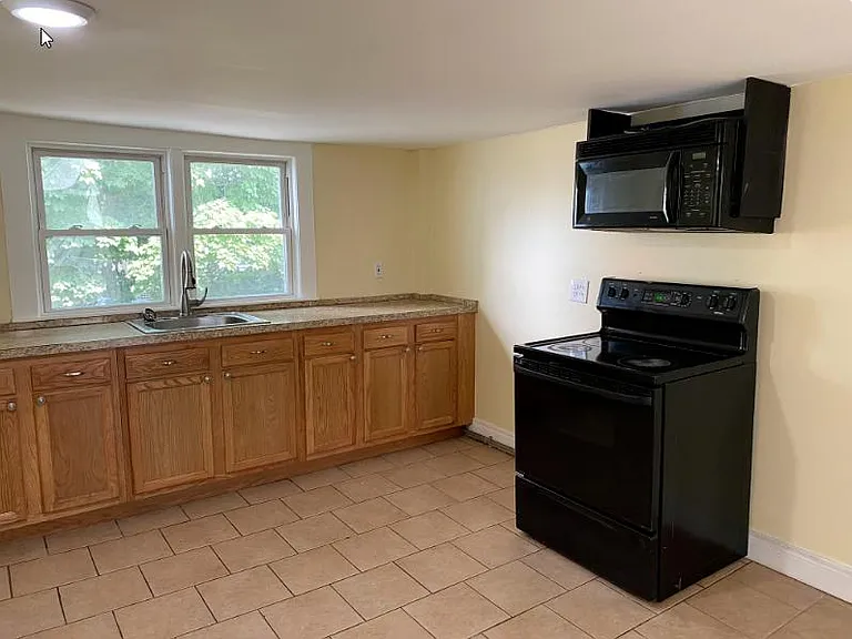 227 Bridge St #3 — Photo 6