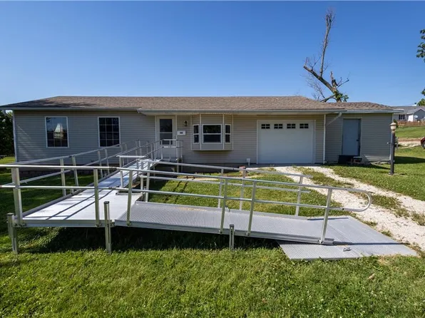 105 SE 3rd St, Faucett, MO 64448