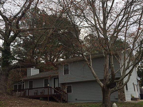 4th image of 585 Westchester Cir