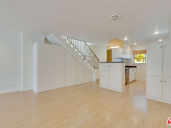 3rd image of 11650 Mayfield Ave APT 5