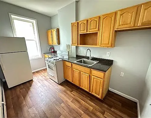 100 Wilkinson Ave Photo 1