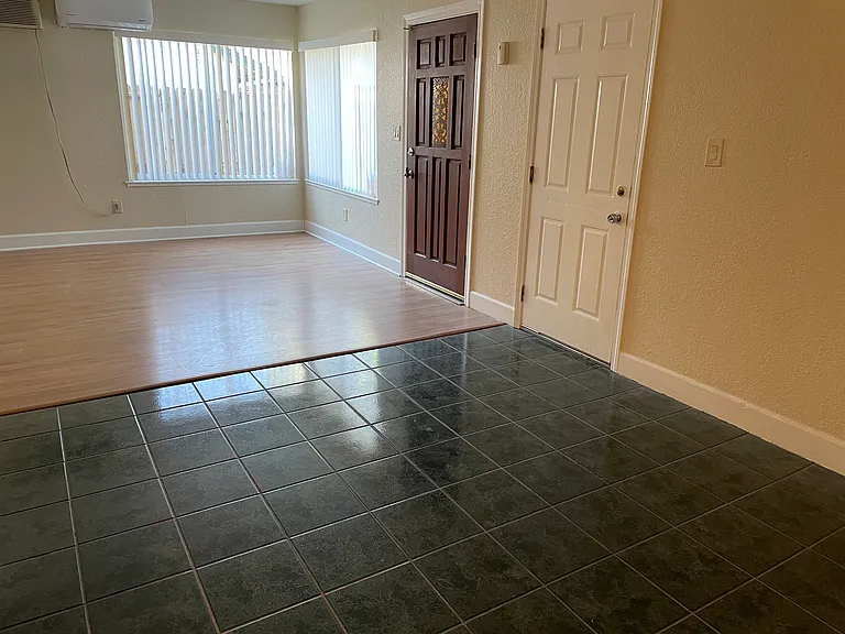Lou Ann Pl — Photo 8