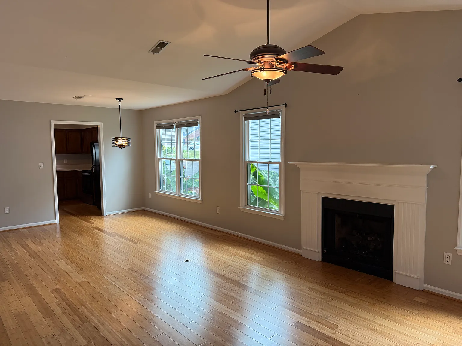 2 bed, 1199 sqft, $1,595 — Photo 3