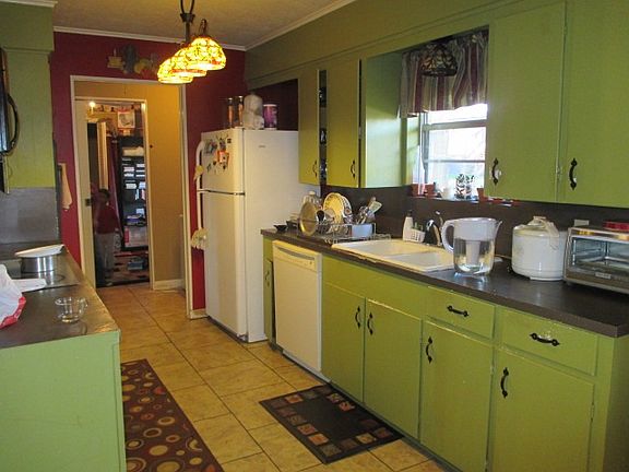 4th image of 400 E Gregg St