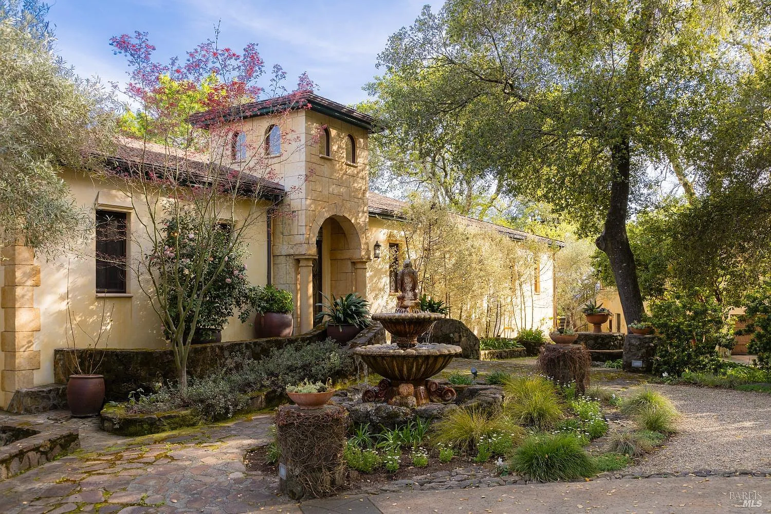 18455 Half Moon Street - 5bd/6ba, 5,736 sqft - in Sonoma, CA
