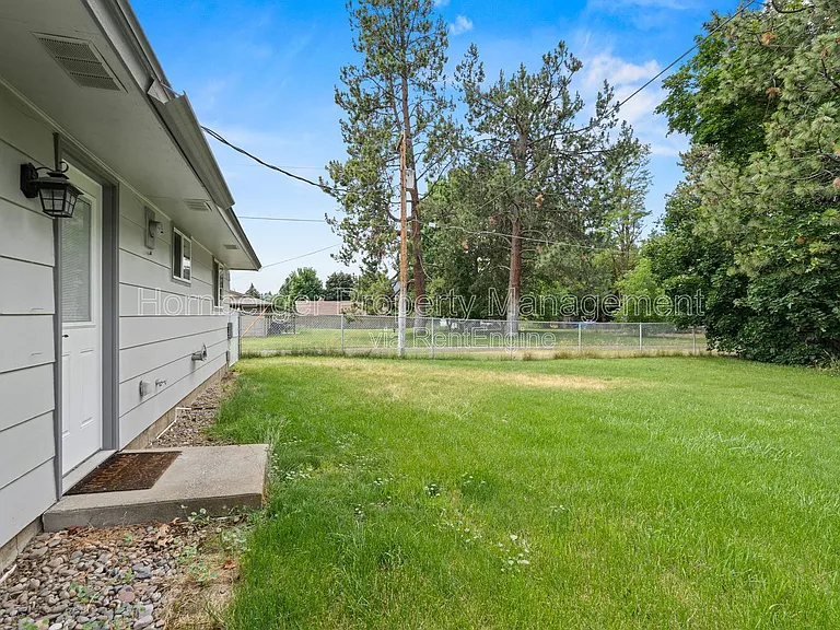 3816 S Bowdish Rd — Photo 25