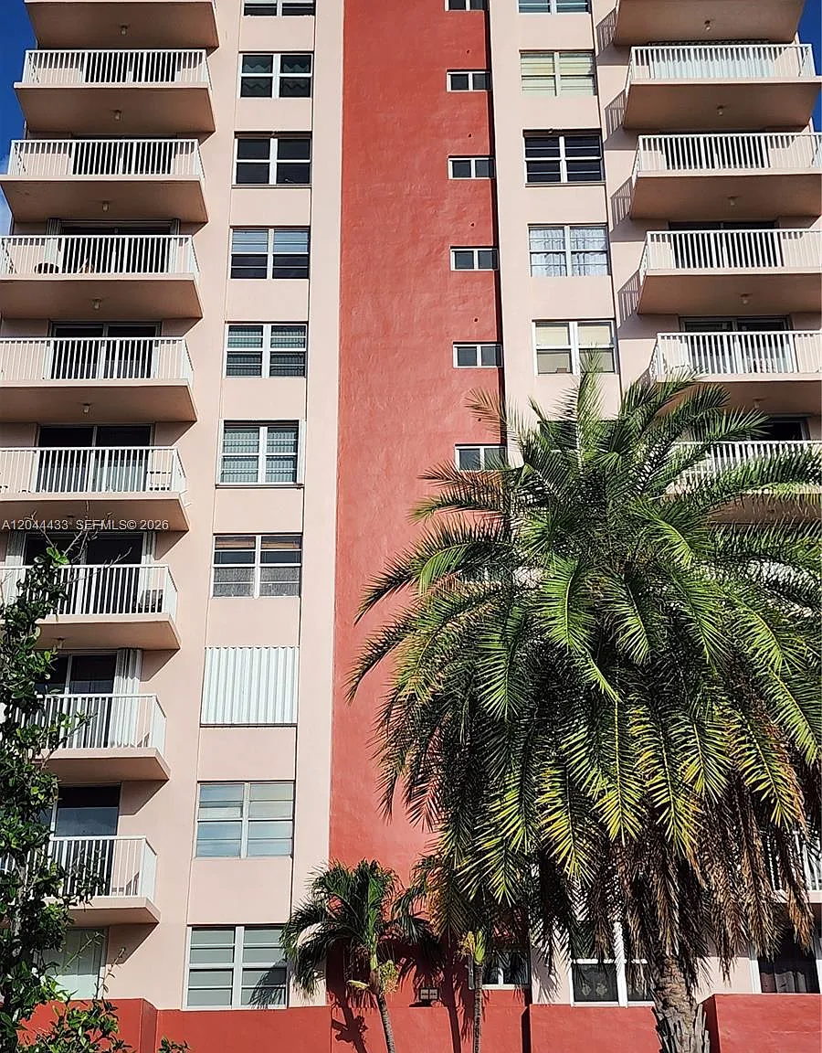 Clifton Condo — Photo 3