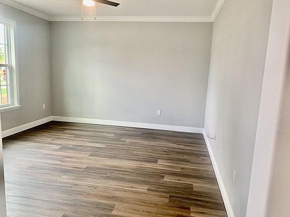 2nd image of 502 Americana Blvd NE