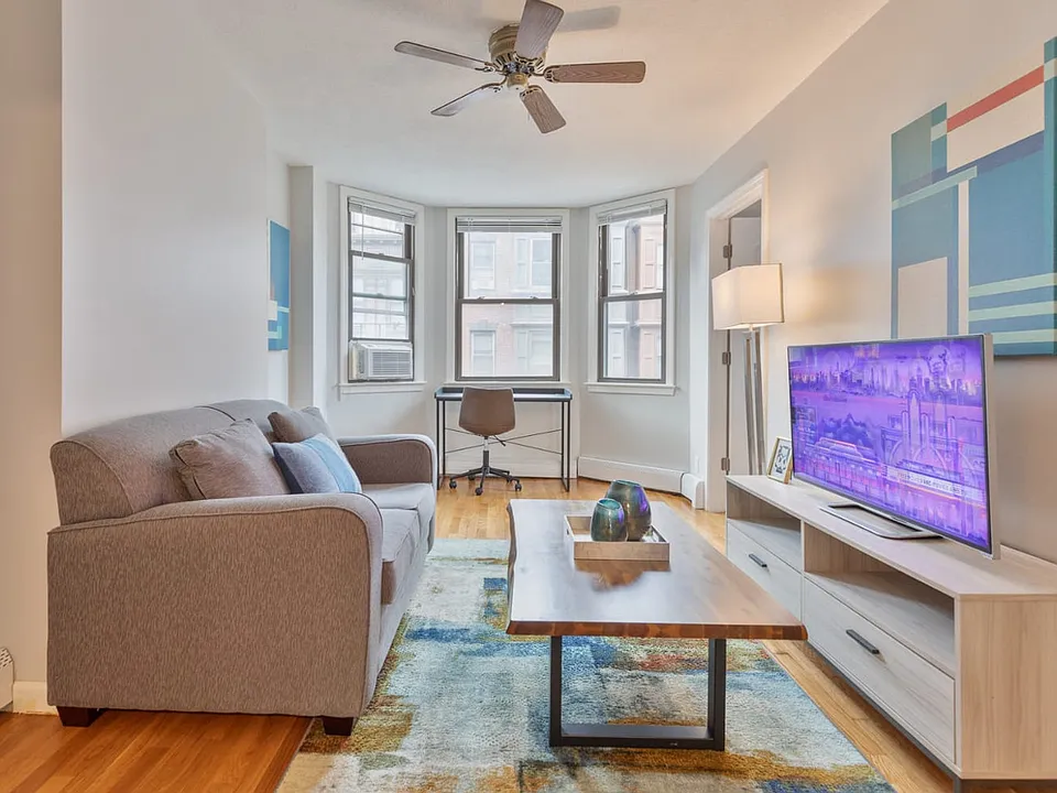 19 Battery St #ID1050385P