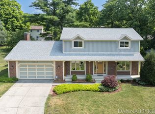 5044 Cedar Ridge Dr NE, Grand Rapids, MI 49525
