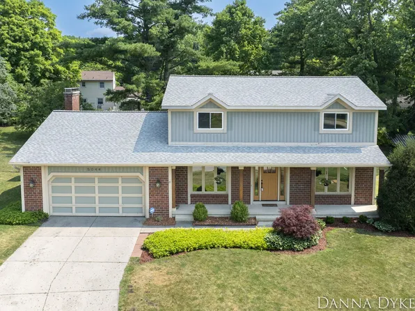 5044 Cedar Ridge Dr NE, Grand Rapids, MI 49525