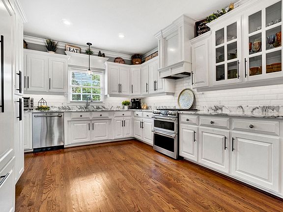 2nd image of 101 Sleepy Hollow Ln