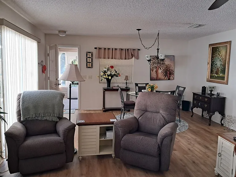 364 Katherine Pl — Photo 8