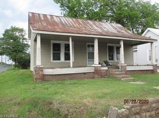 726 S Salisbury St, Lexington, NC 27292